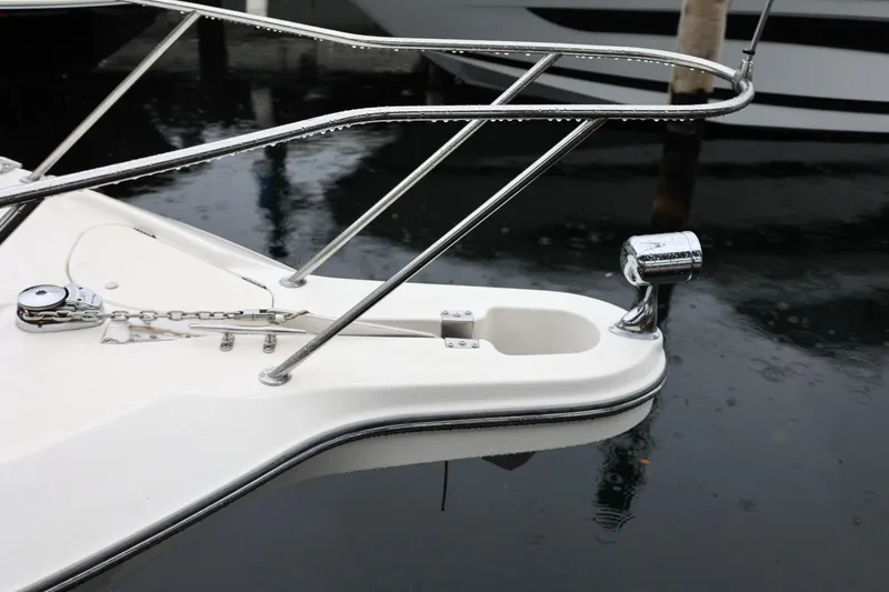 Slide: The Image of Bow of 2005 Maxum 3300 SE boat with anchor and railing in marina. - 15