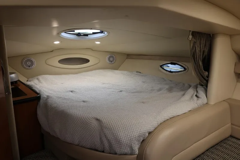 Slide: The Image of 2005 Maxum 3300 SE cabin interior with cozy bed and porthole windows. - 39