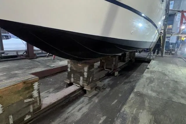 Slide: The Image of 2005 Maxum 3300 SE boat on blocks in a maintenance facility. - 43