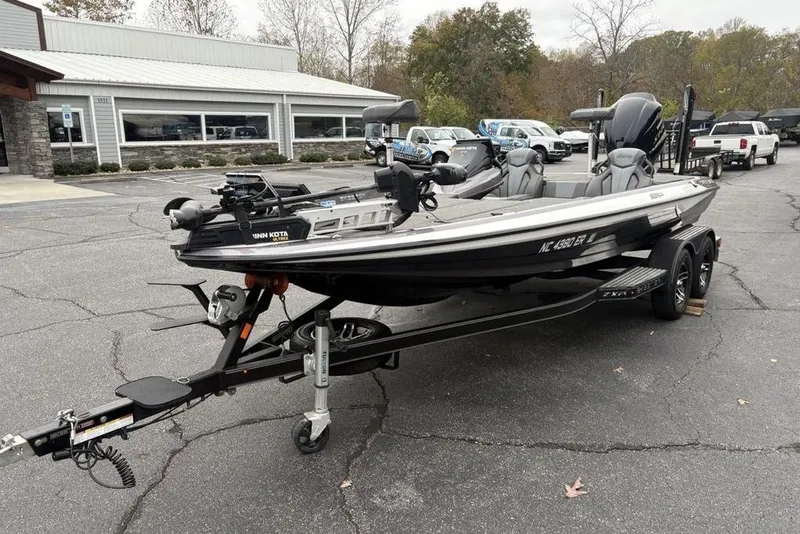 Slide: The Image of 2021 Skeeter ZXR20 boat on trailer, parked outside dealership, featuring Minn Kota trolling motor. - 5