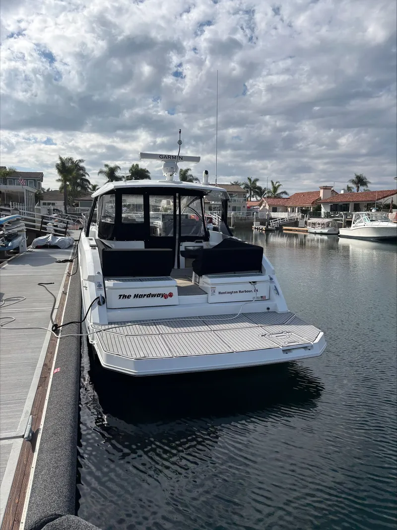 Slide: The Image of 39 Express Coupe with Garmin open array Radar - 58