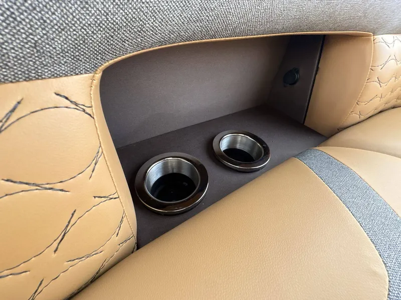 Slide: The Image of Crest Continental Limited 260 SLC Twin 2026 - 13