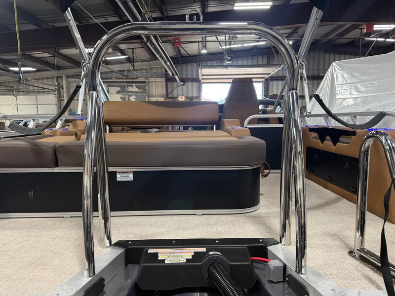 Slide: The Image of Tahoe LTZ 2385 Swingback (VRB) Tritoon & Honda 4-Stroke EFI 2026 - 47