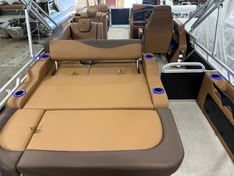 Slide: The Image of Tahoe LTZ 200HP VRB 2385 Swingback Tritoon 2026 - 5