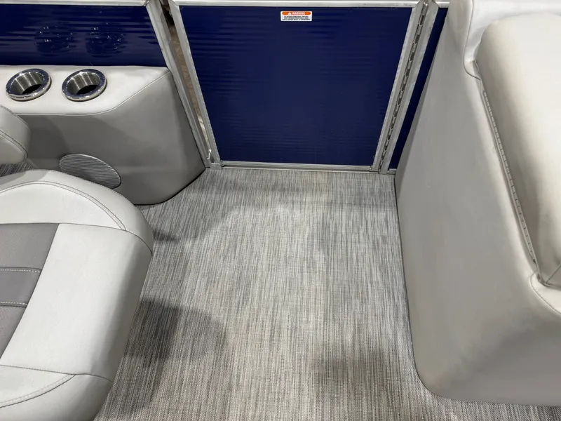 Slide: The Image of Bennington 22 SX Pontoon 2021 - 14