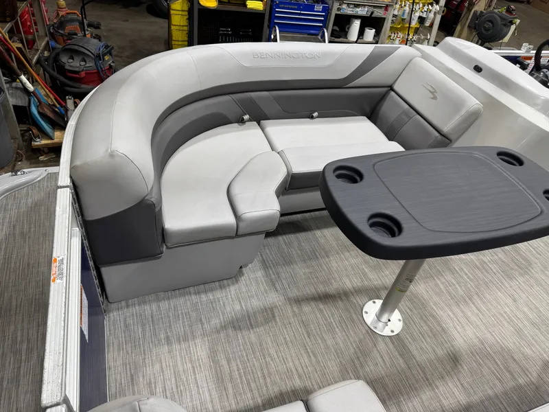 Slide: The Image of Bennington 22 SX Pontoon 2021 - 15