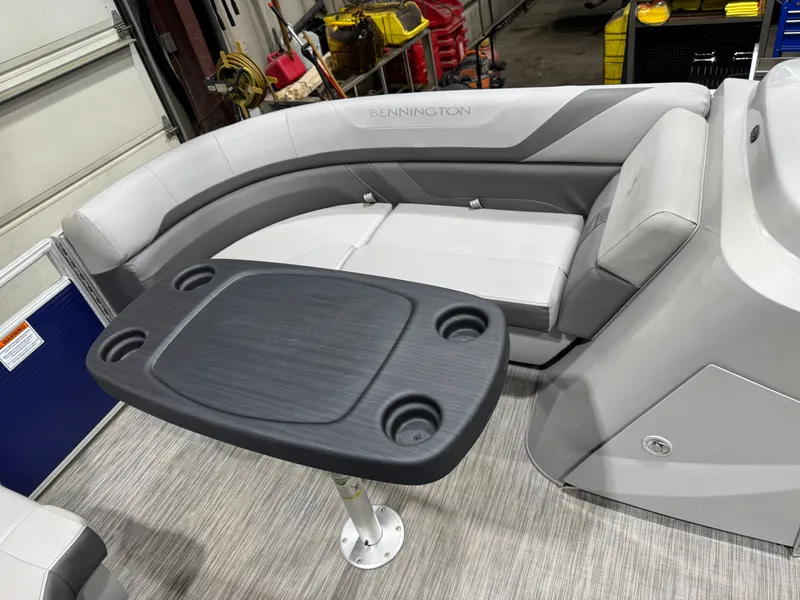 Slide: The Image of Bennington 22 SX Pontoon 2021 - 16