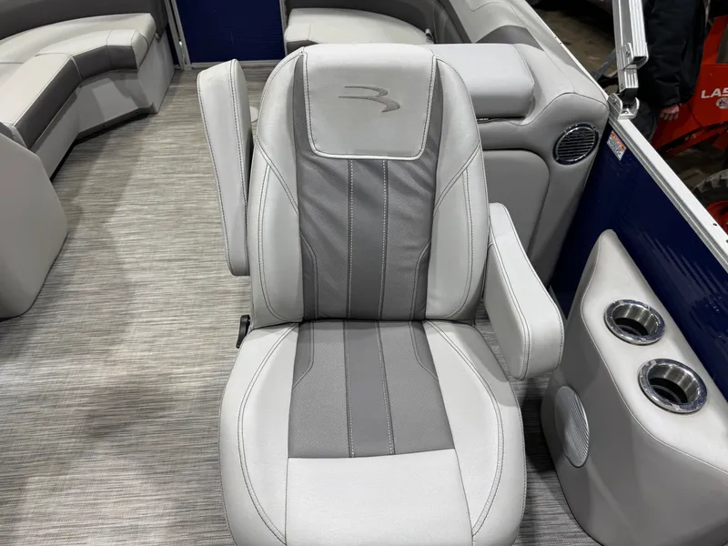 Slide: The Image of Bennington 22 SX Pontoon 2021 - 23