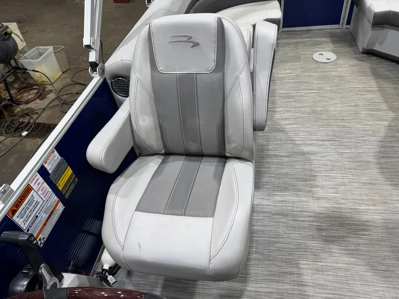Slide: The Image of Bennington 22 SX Pontoon 2021 - 26