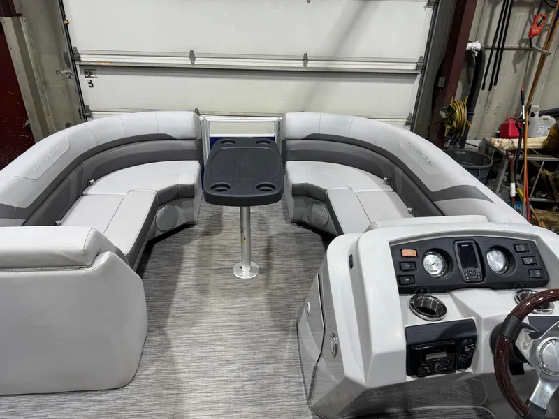 Slide: The Image of Bennington 22 SX Pontoon 2021 - 3