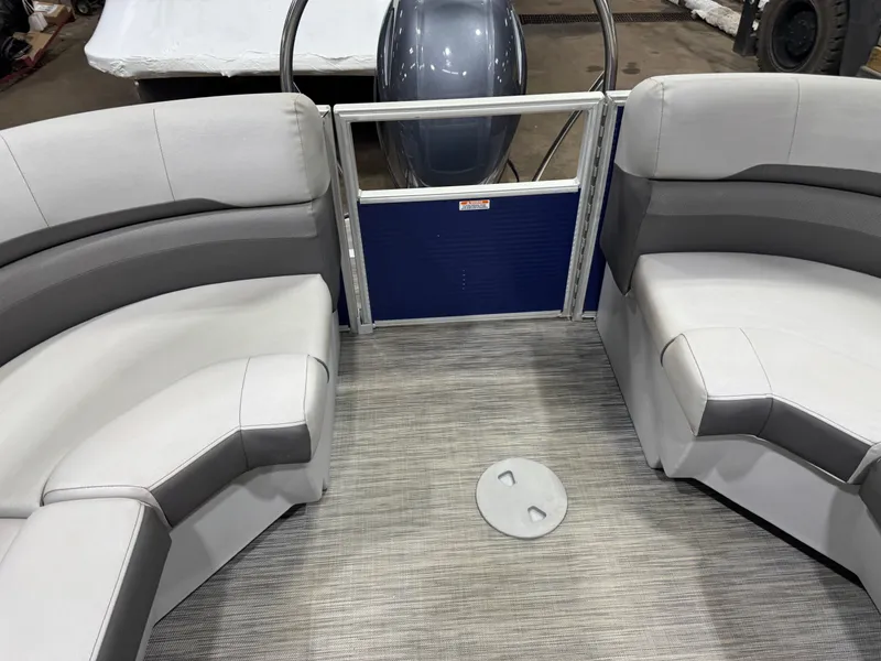 Slide: The Image of Bennington 22 SX Pontoon 2021 - 32