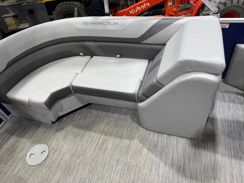 Slide: The Image of Bennington 22 SX Pontoon 2021 - 33