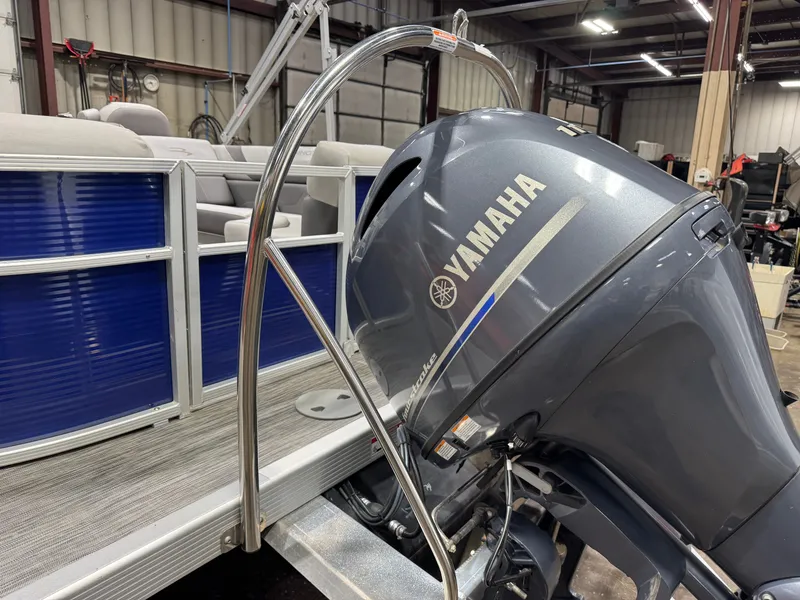 Slide: The Image of Bennington 22 SX Pontoon 2021 - 37