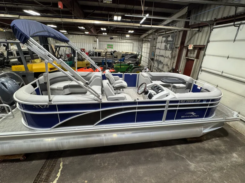 Slide: The Image of Bennington 22 SX Pontoon 2021 - 4