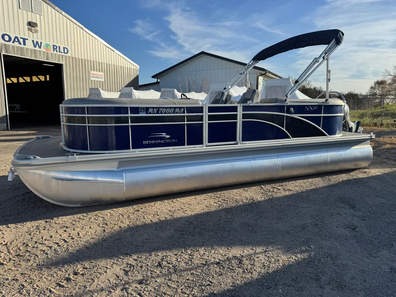 Slide: The Image of Bennington 22 SX Pontoon 2021 - 42