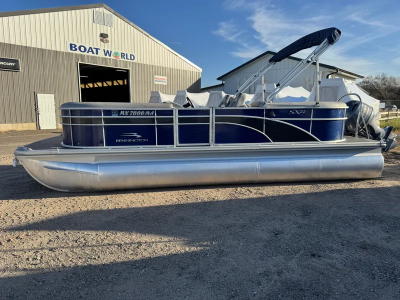 Slide: The Image of Bennington 22 SX Pontoon 2021 - 43