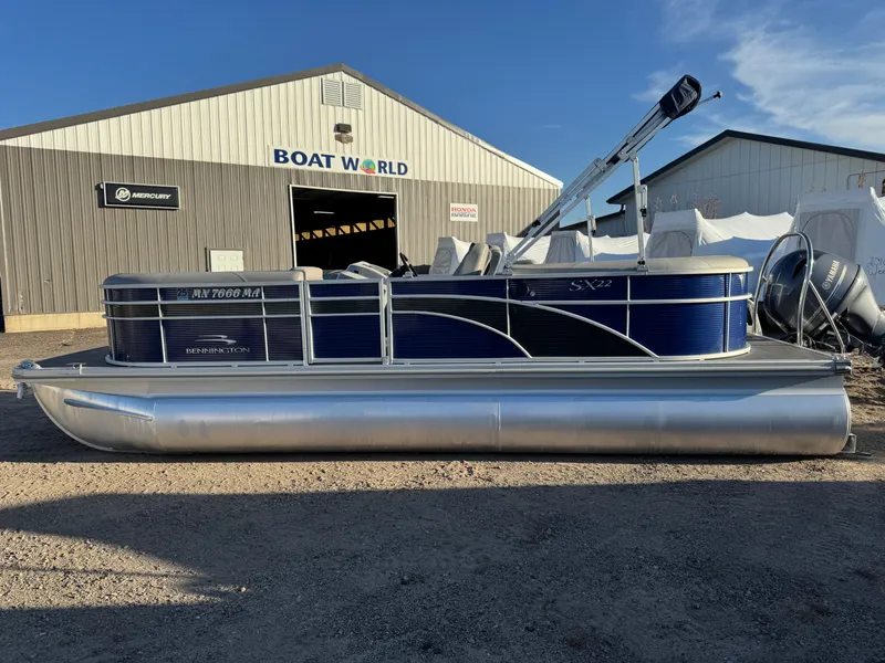 Slide: The Image of Bennington 22 SX Pontoon 2021 - 44