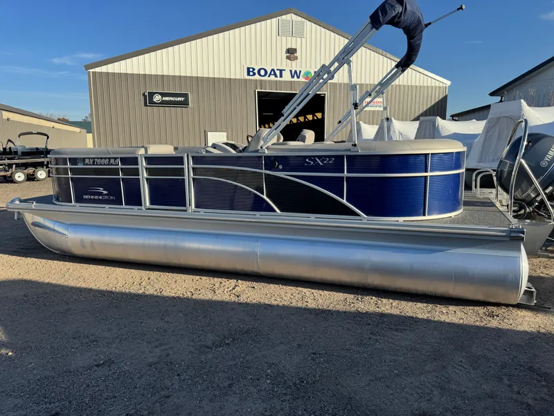 Slide: The Image of Bennington 22 SX Pontoon 2021 - 45