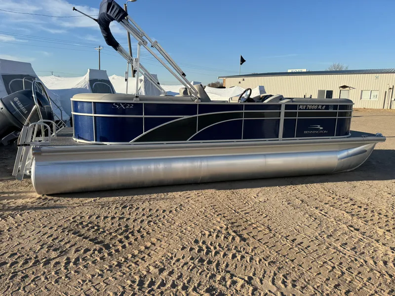 Slide: The Image of Bennington 22 SX Pontoon 2021 - 51