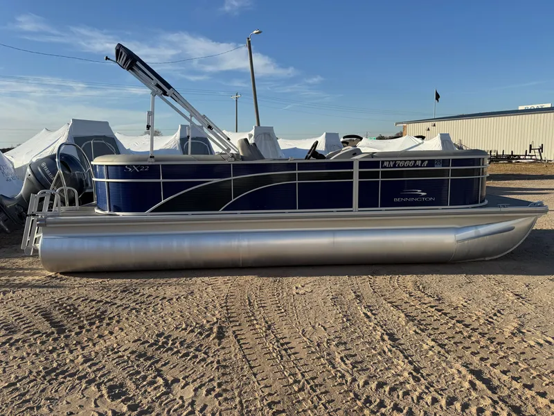 Slide: The Image of Bennington 22 SX Pontoon 2021 - 52