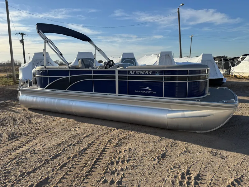 Slide: The Image of Bennington 22 SX Pontoon 2021 - 54