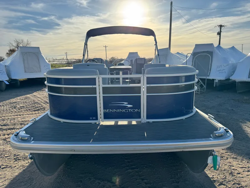 Slide: The Image of Bennington 22 SX Pontoon 2021 - 57