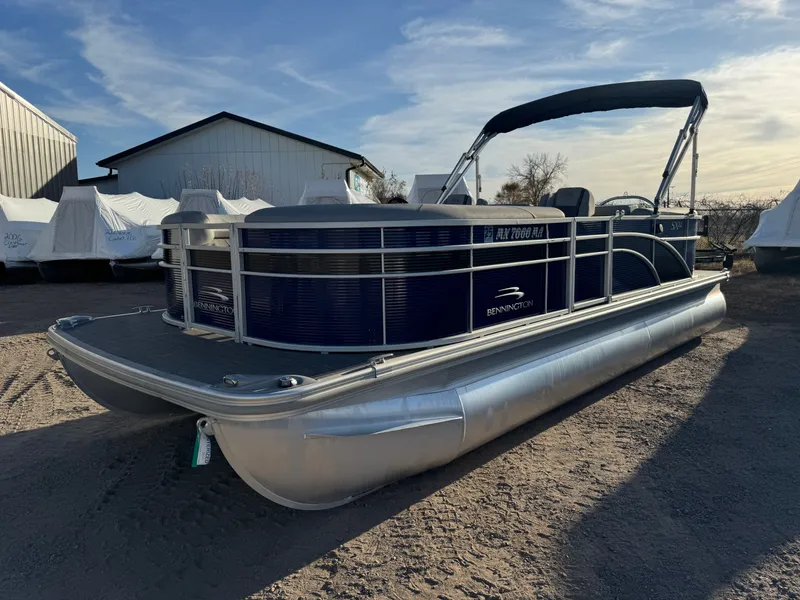 Slide: The Image of Bennington 22 SX Pontoon 2021 - 58