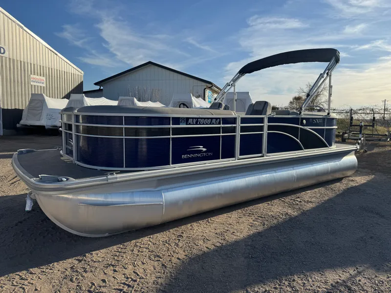 Slide: The Image of Bennington 22 SX Pontoon 2021 - 59