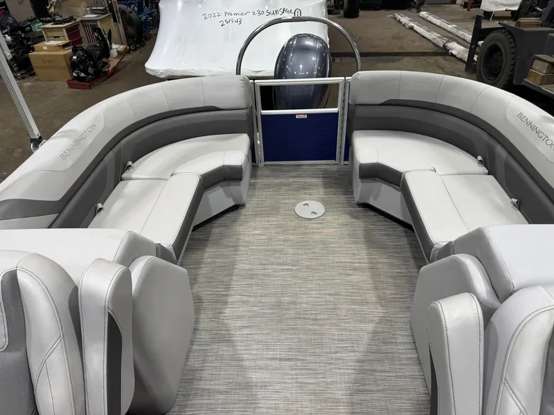 Slide: The Image of Bennington 22 SX Pontoon 2021 - 9