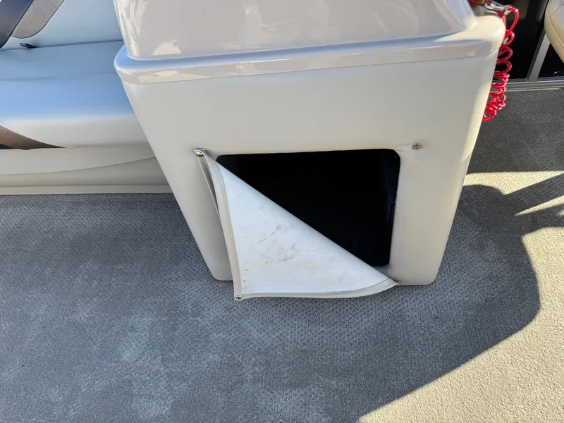 Slide: The Image of SunChaser Oasis 820 Pontoon 2012 - 17