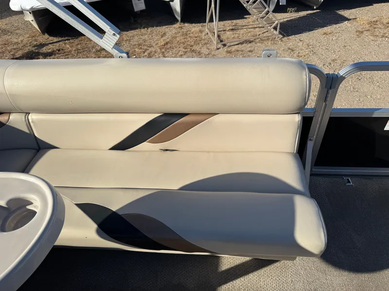 Slide: The Image of SunChaser Oasis 820 Pontoon 2012 - 28