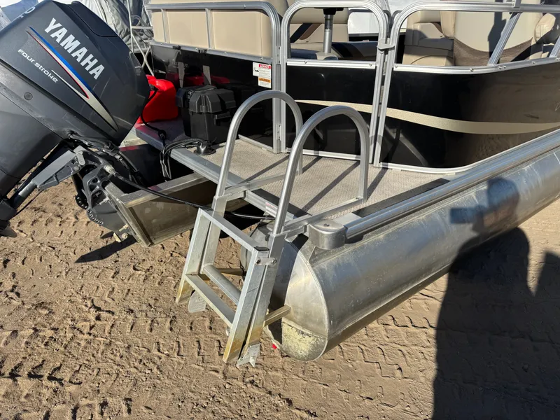 Slide: The Image of SunChaser Oasis 820 Pontoon 2012 - 31