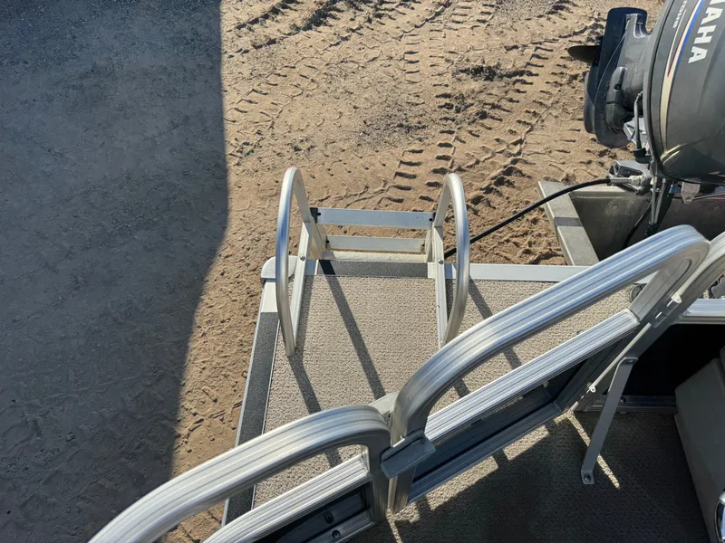 Slide: The Image of SunChaser Oasis 820 Pontoon 2012 - 32