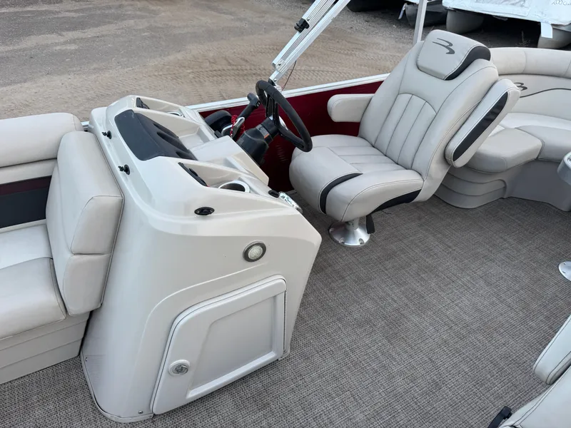 Slide: The Image of Bennington 21 SX Pontoon 2019 - 17