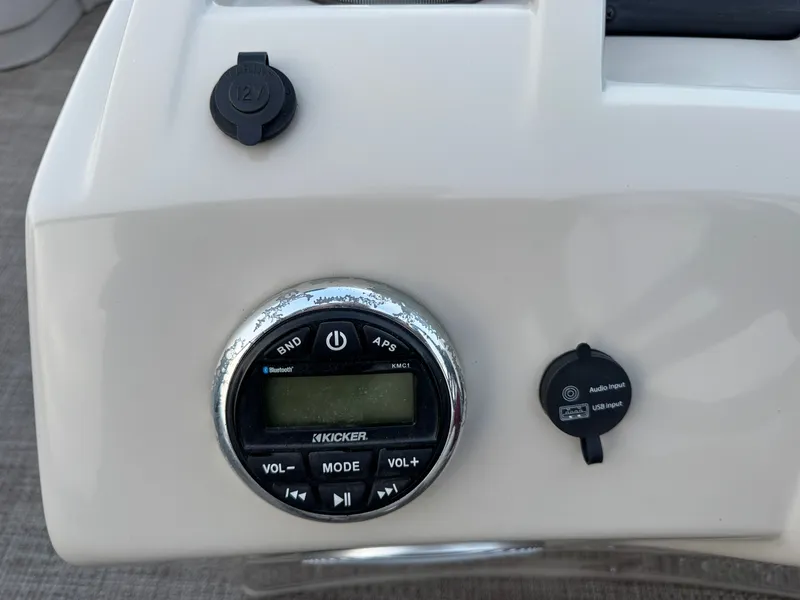 Slide: The Image of Bennington 21 SX Pontoon 2019 - 21