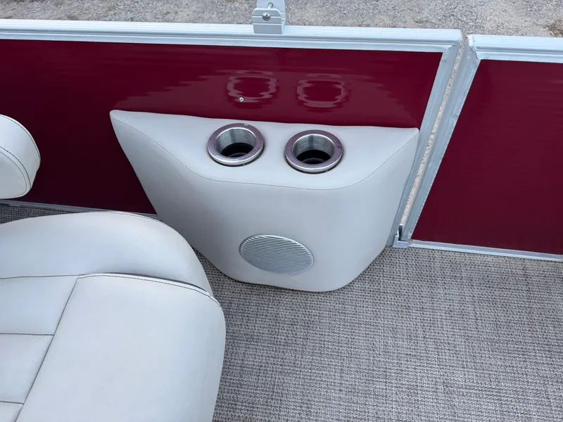 Slide: The Image of Bennington 21 SX Pontoon 2019 - 28