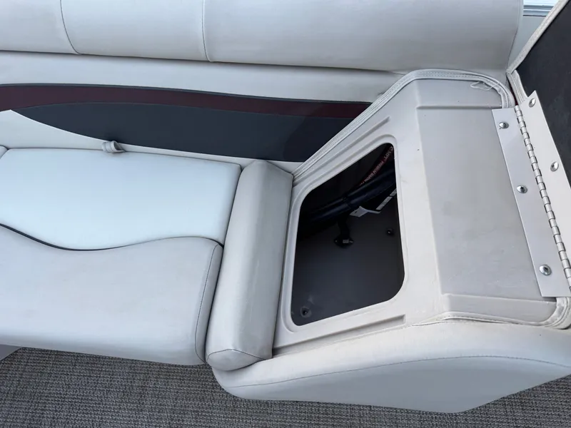 Slide: The Image of Bennington 21 SX Pontoon 2019 - 34