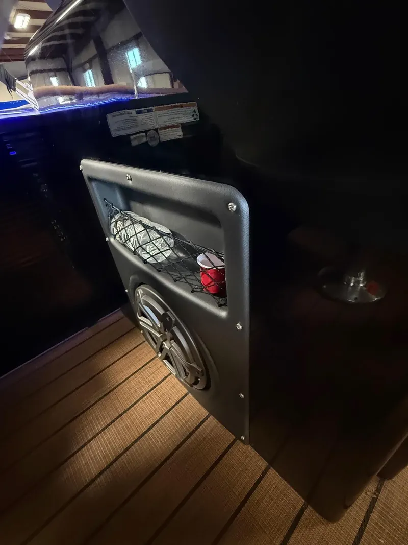 Slide: The Image of Manitou LX 23 Rear Facing X-treme Windshield (RFXW) Duel 2024 - 27