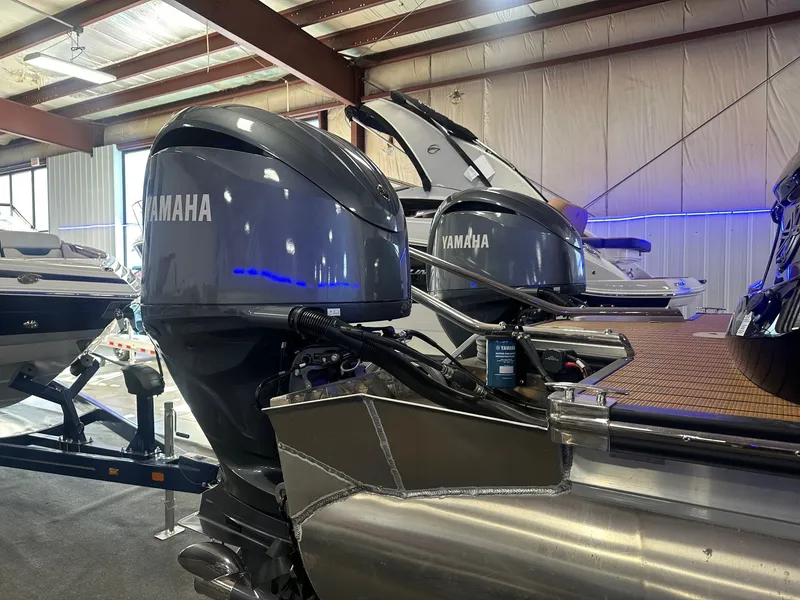 Slide: The Image of Manitou LX 23 Rear Facing X-treme Windshield (RFXW) Duel 2024 - 9