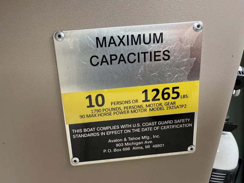 Slide: The Image of Avalon GS Cruise II 19' w/ Yamaha 90HP Fourstroke! 2022 - 10