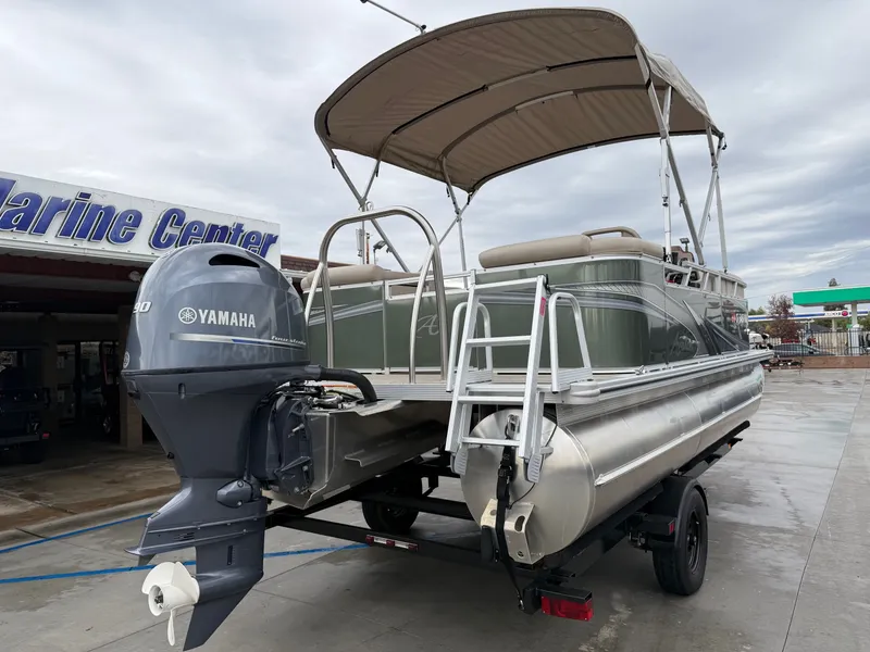 Slide: The Image of Avalon GS Cruise II 19' w/ Yamaha 90HP Fourstroke! 2022 - 4