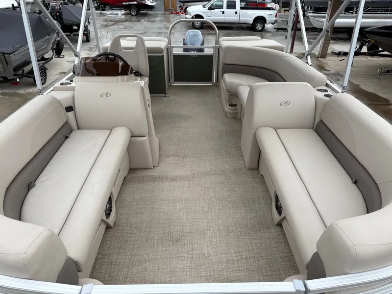 Slide: The Image of Avalon GS Cruise II 19' w/ Yamaha 90HP Fourstroke! 2022 - 7