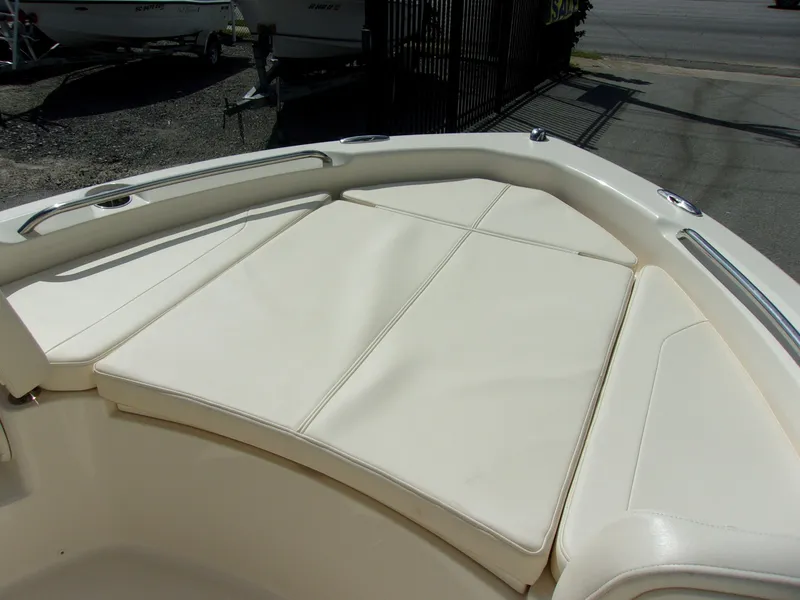 Slide: The Image of Grady-White 191 CE 2016 - 11