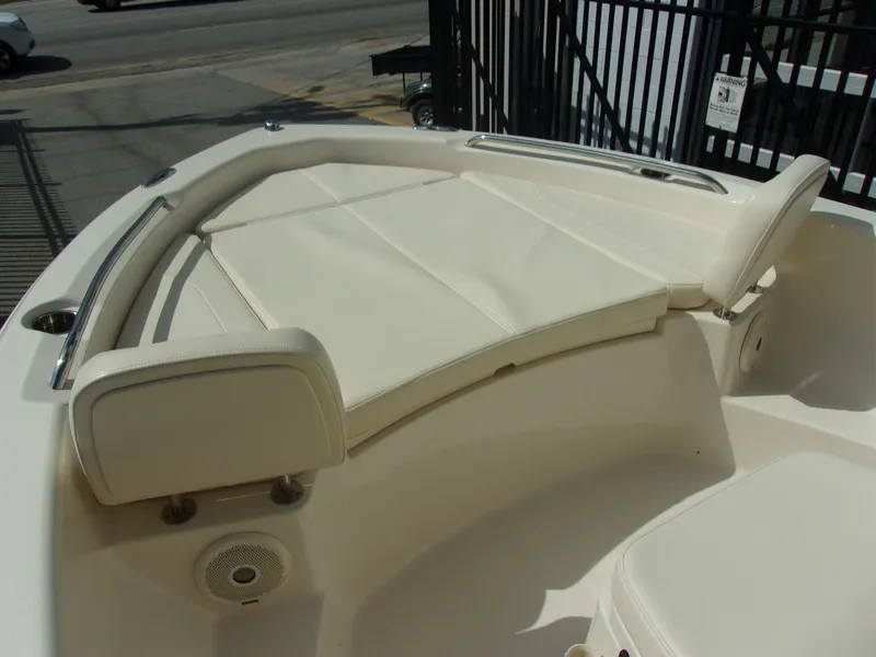 Slide: The Image of Grady-White 191 CE 2016 - 3