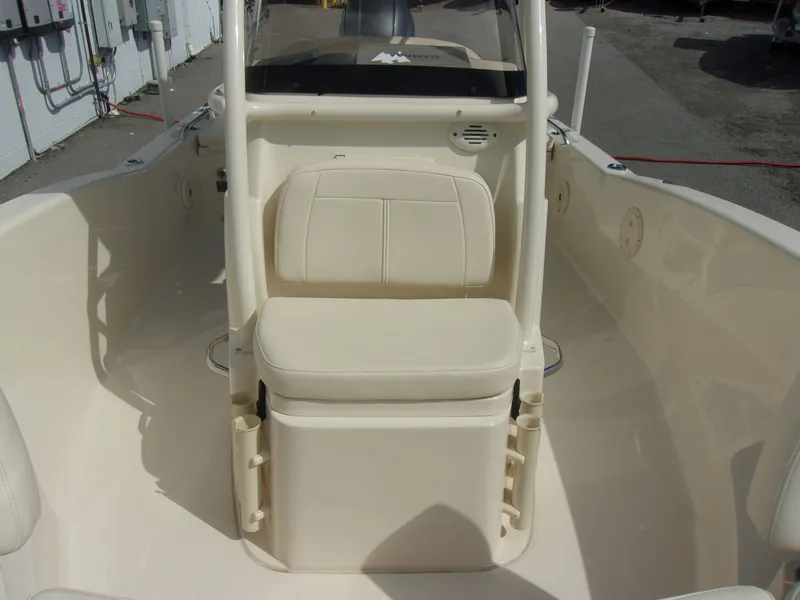 Slide: The Image of Grady-White 191 CE 2016 - 4