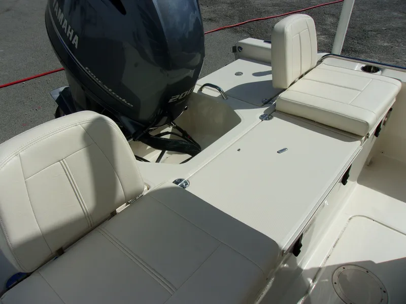 Slide: The Image of Grady-White 191 CE 2016 - 7