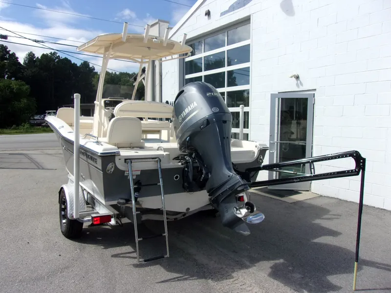 Slide: The Image of Grady-White 191 CE 2016 - 9