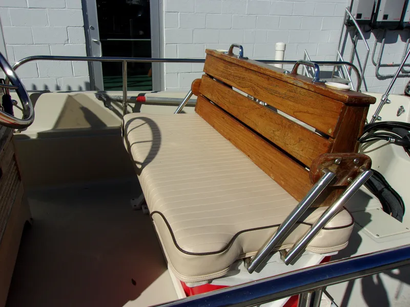 Slide: The Image of Boston Whaler 17 Montauk 1991 - 6