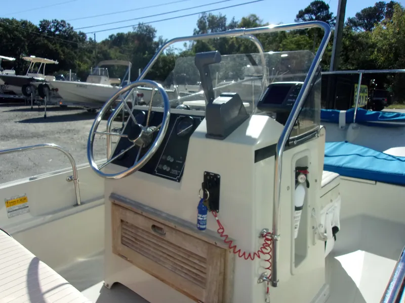 Slide: The Image of Boston Whaler 17 Montauk 1991 - 8