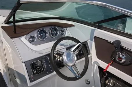 Slide: The Image of Sea Ray SDX 240 2017 - 12